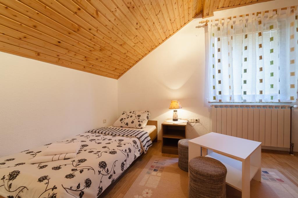 Apartment Luketic Slunj Extérieur photo